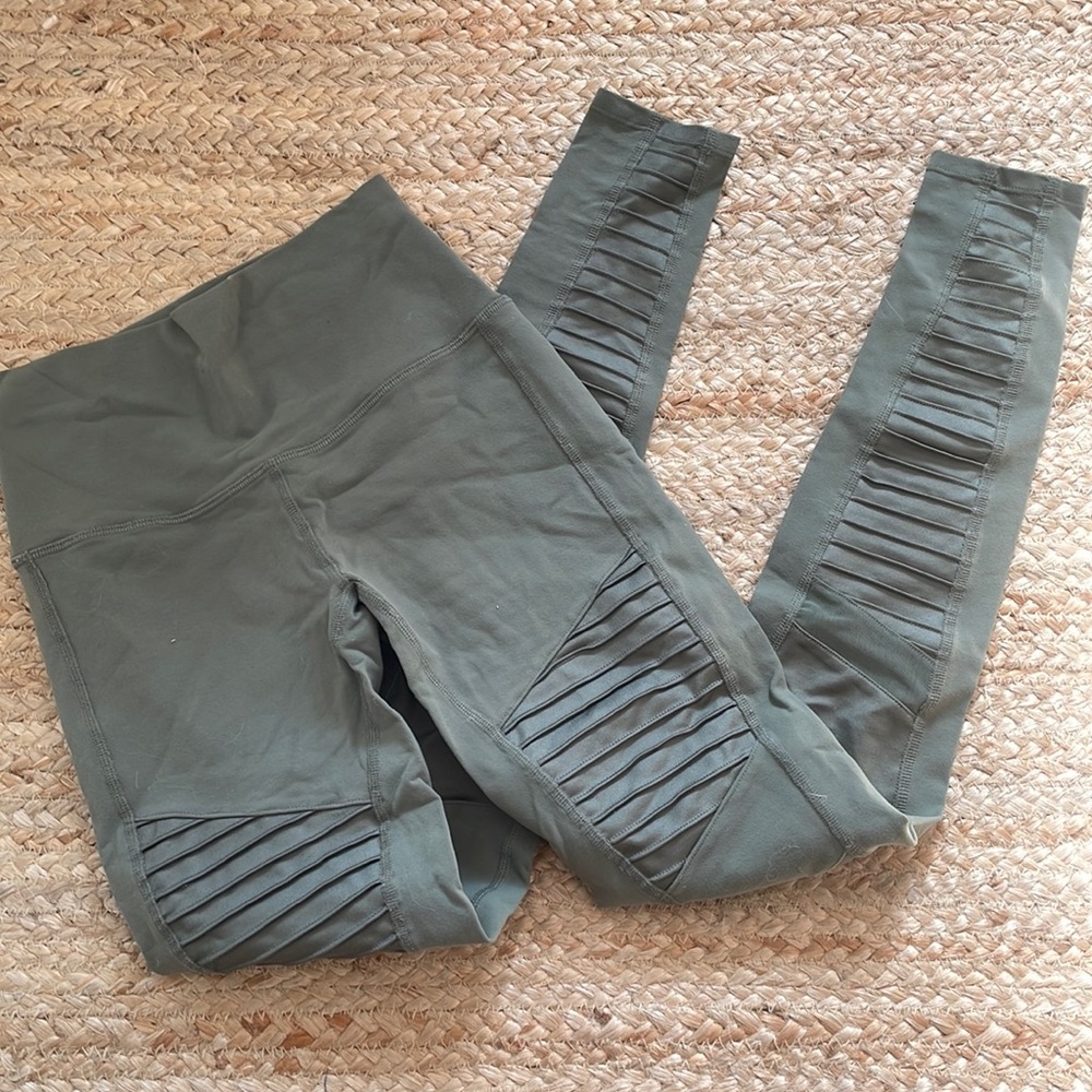 Alo yoga high waist moto legging green size XS